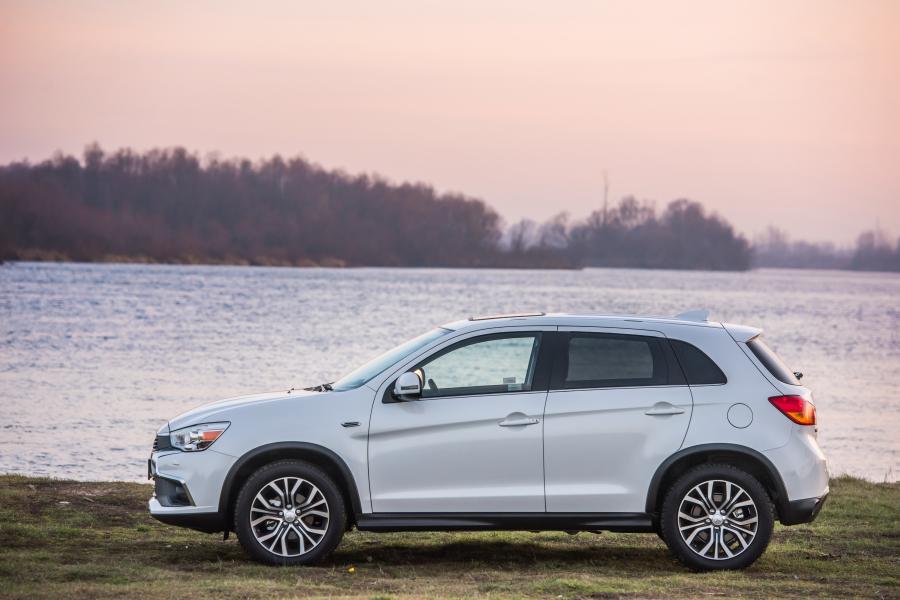  Mitsubishi ASX 2016 года  (фото 34 из 50)